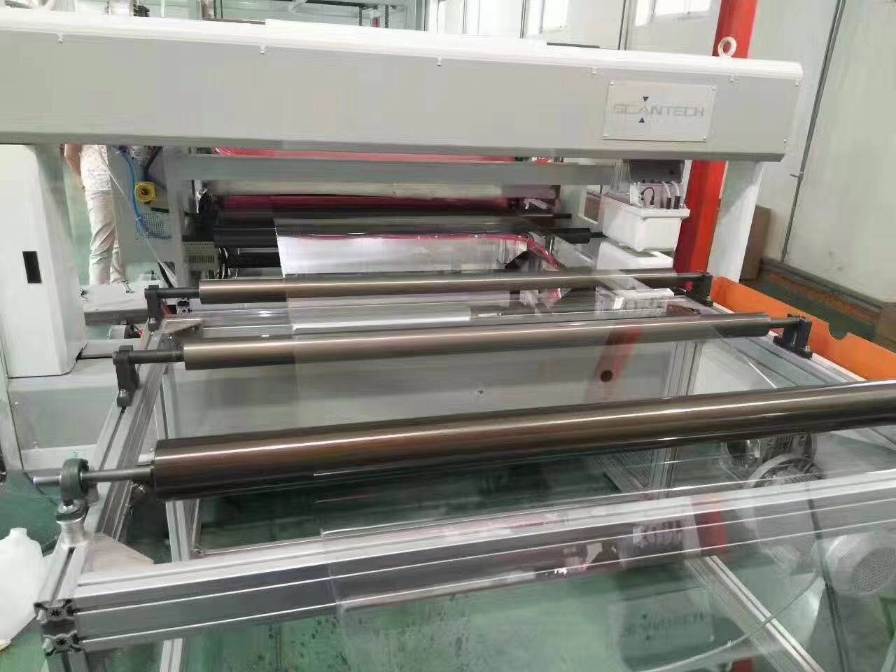 Blog công ty mới nhất về Tại sao dây chuyền đùn tấm PC cần được trang bị đồng đùn UV?