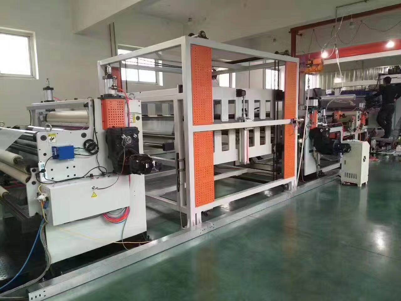 Blog công ty mới nhất về Giải pháp Đồng đùn Đa lớp: Bổ sung Chức năng cho Dây chuyền Đùn Tấm PC/PMMA của Bạn