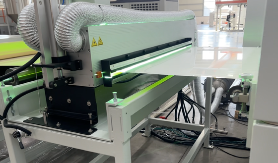 Đường dẫn đẩy tấm trang trí PETG với công suất sản xuất 850kg / h, phạm vi độ dày 4 * 8foot * 1mm và cấu trúc ABA